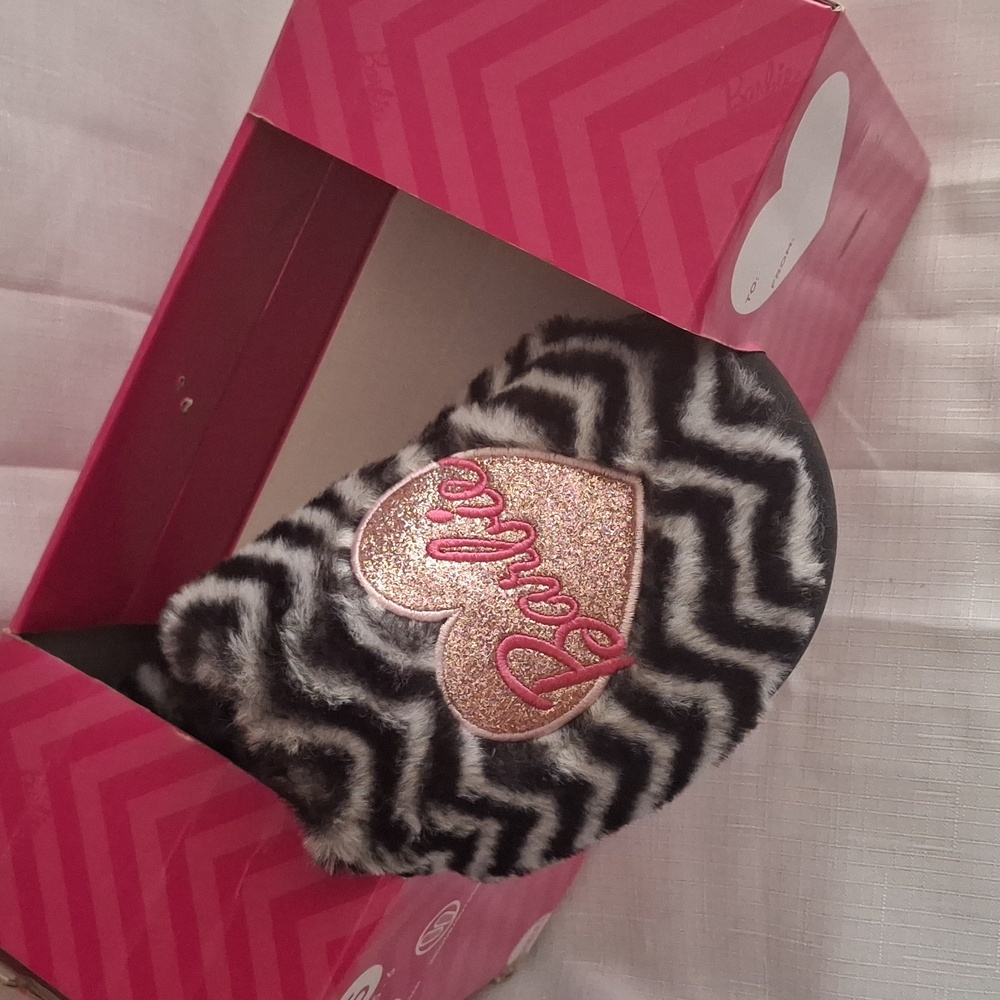 Womens Barbie Zigzag Slippers Size 5-6